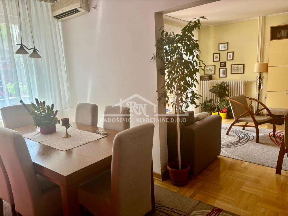 Stan na prodaju u Beogradu, Labudovo brdo, troiposoban, 100m2, cena 285000 evra