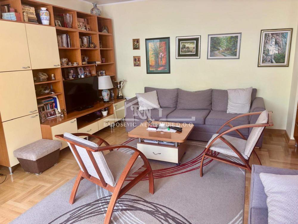 Stan na prodaju u Beogradu, Labudovo brdo, troiposoban, 100m2, cena 285000 evra