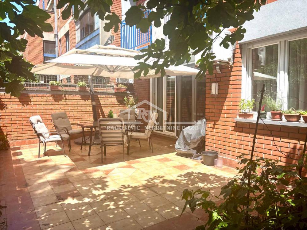 Stan na prodaju u Beogradu, Labudovo brdo, troiposoban, 100m2, cena 285000 evra