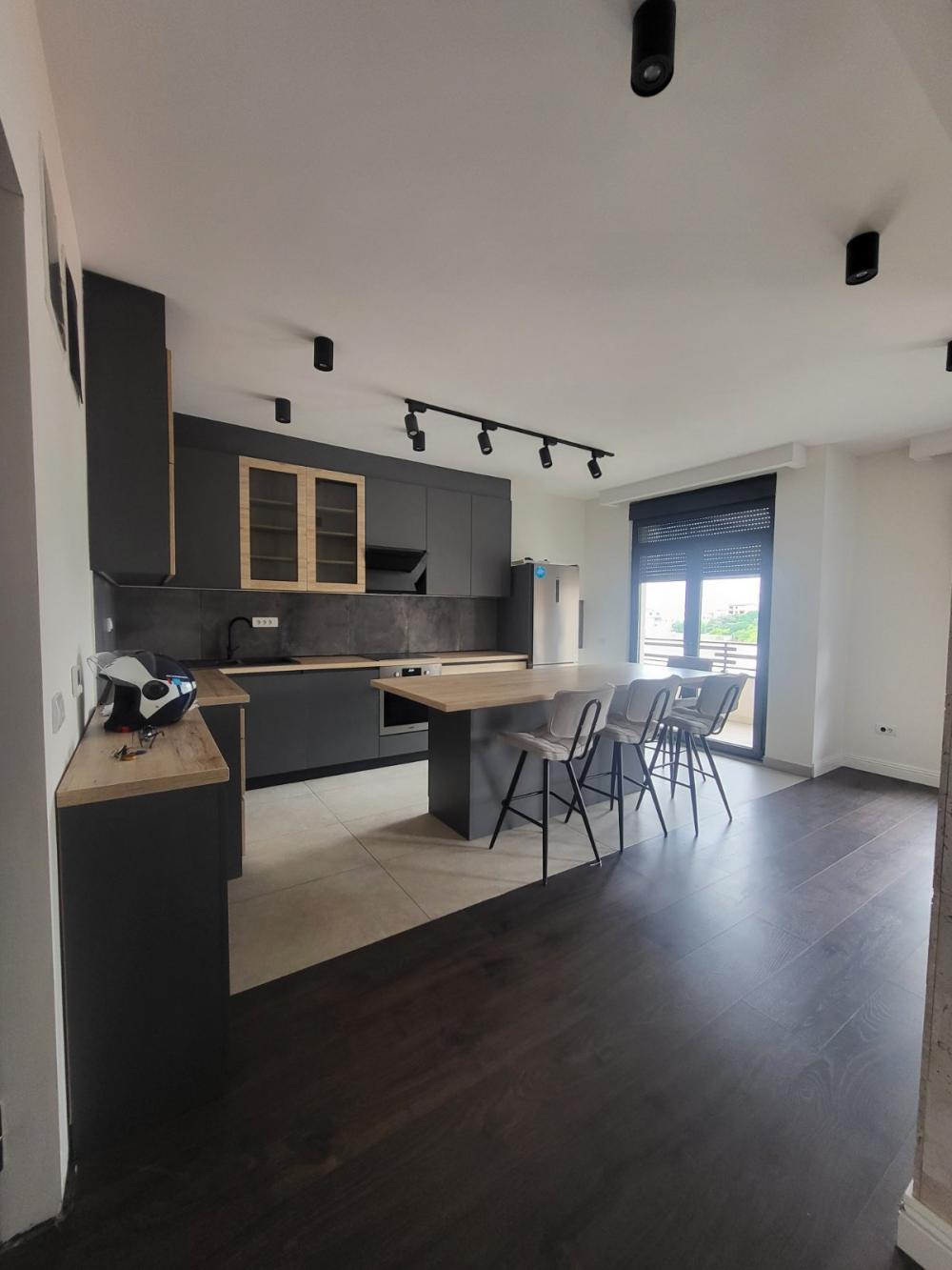Stan na prodaju u Beogradu, Cvetkova pijaca, cetvorosoban, 150m2, cena 330000 evra
