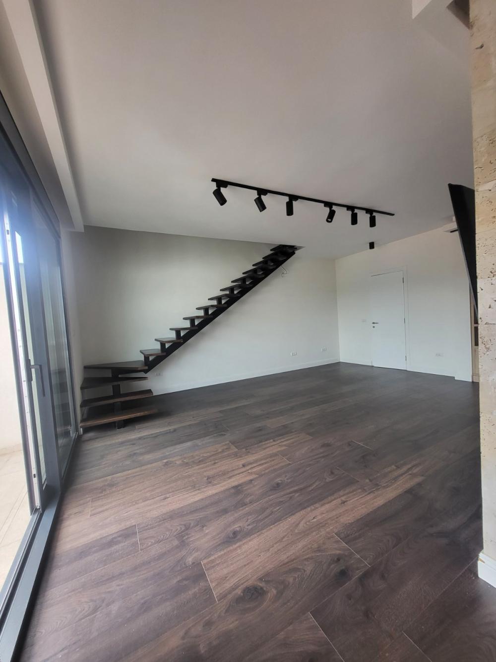Stan na prodaju u Beogradu, Cvetkova pijaca, cetvorosoban, 150m2, cena 330000 evra