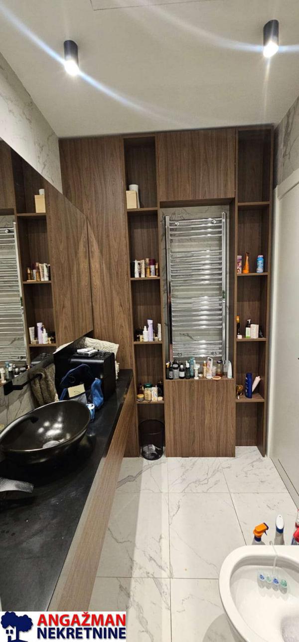 Stan na prodaju u Beogradu, Novi Beograd, dvosoban, 61m2, cena 460000 evra