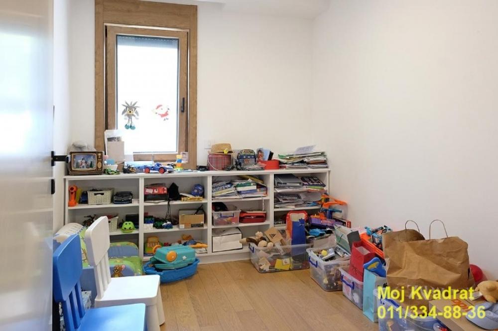 Stan na prodaju u Beogradu, Dedinje, troiposoban, 77m2, cena 285000 evra