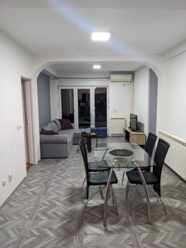 Stan na prodaju u Beogradu, Đeram pijaca, trosoban, 67m2, cena 249000 evra