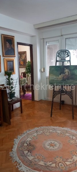 Stan na prodaju u Beogradu, Kalenić pijaca, cetvorosoban, 84m2, cena 360000 evra