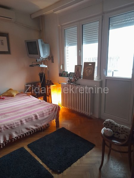 Stan na prodaju u Beogradu, Kalenić pijaca, cetvorosoban, 84m2, cena 360000 evra