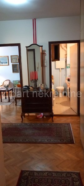 Stan na prodaju u Beogradu, Kalenić pijaca, cetvorosoban, 84m2, cena 360000 evra