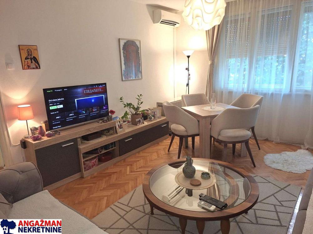 Stan na prodaju u Beogradu, Karaburma, jednosoban, 42m2, cena 129000 evra
