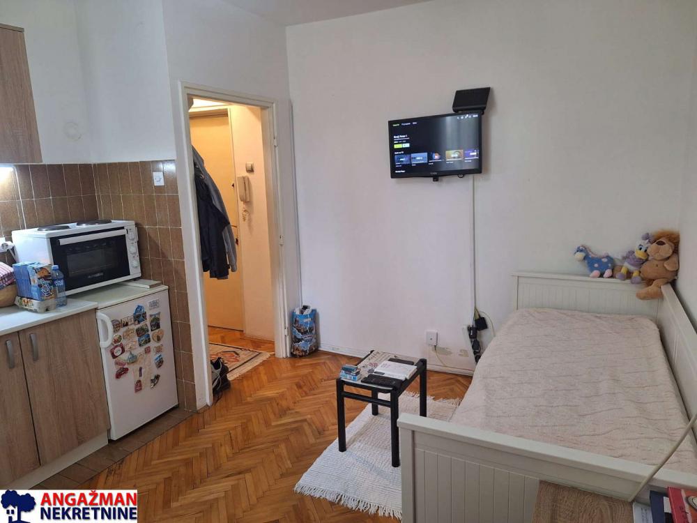 Stan na prodaju u Beogradu, Karaburma, jednosoban, 42m2, cena 129000 evra