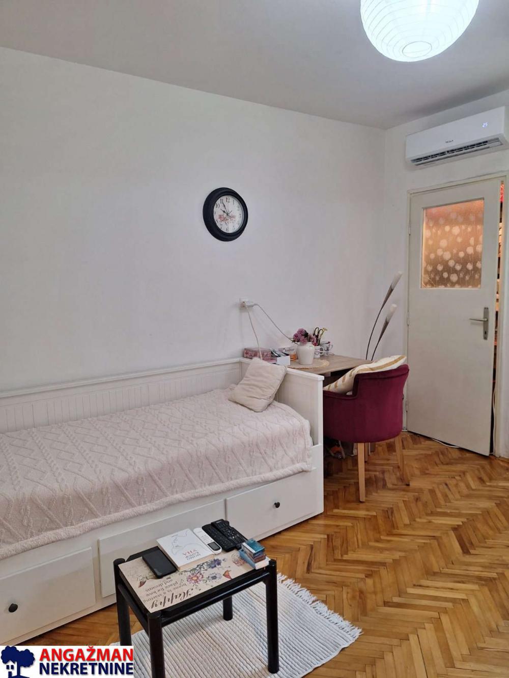 Stan na prodaju u Beogradu, Karaburma, jednosoban, 42m2, cena 129000 evra
