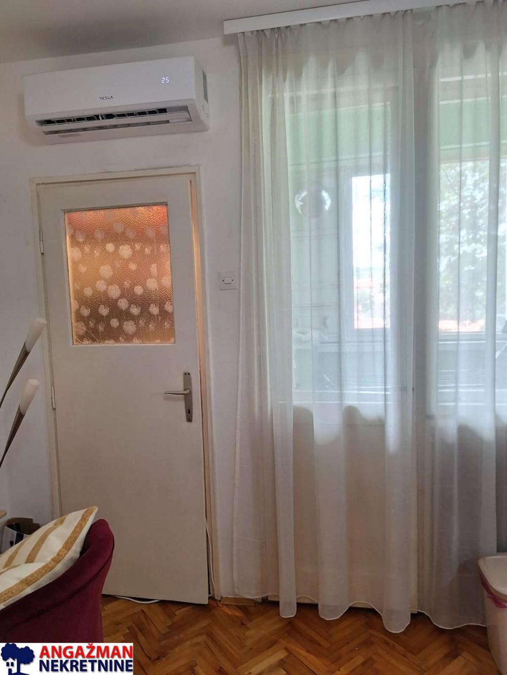 Stan na prodaju u Beogradu, Karaburma, jednosoban, 42m2, cena 129000 evra