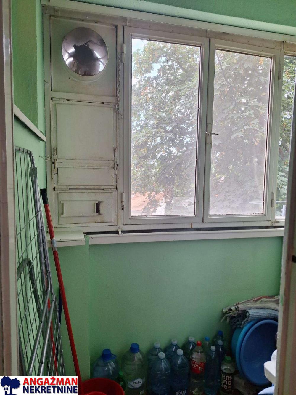 Stan na prodaju u Beogradu, Karaburma, jednosoban, 42m2, cena 129000 evra
