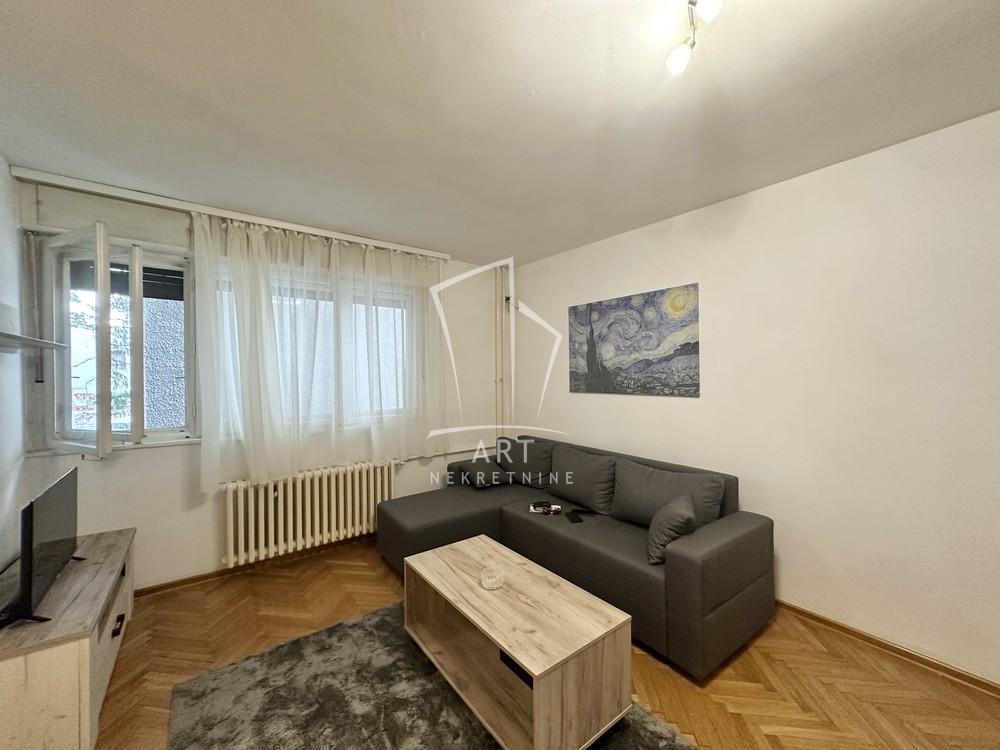 Stan na prodaju u Beogradu, Crveni Krst, jednoiposoban, 43m2, cena 190000 evra