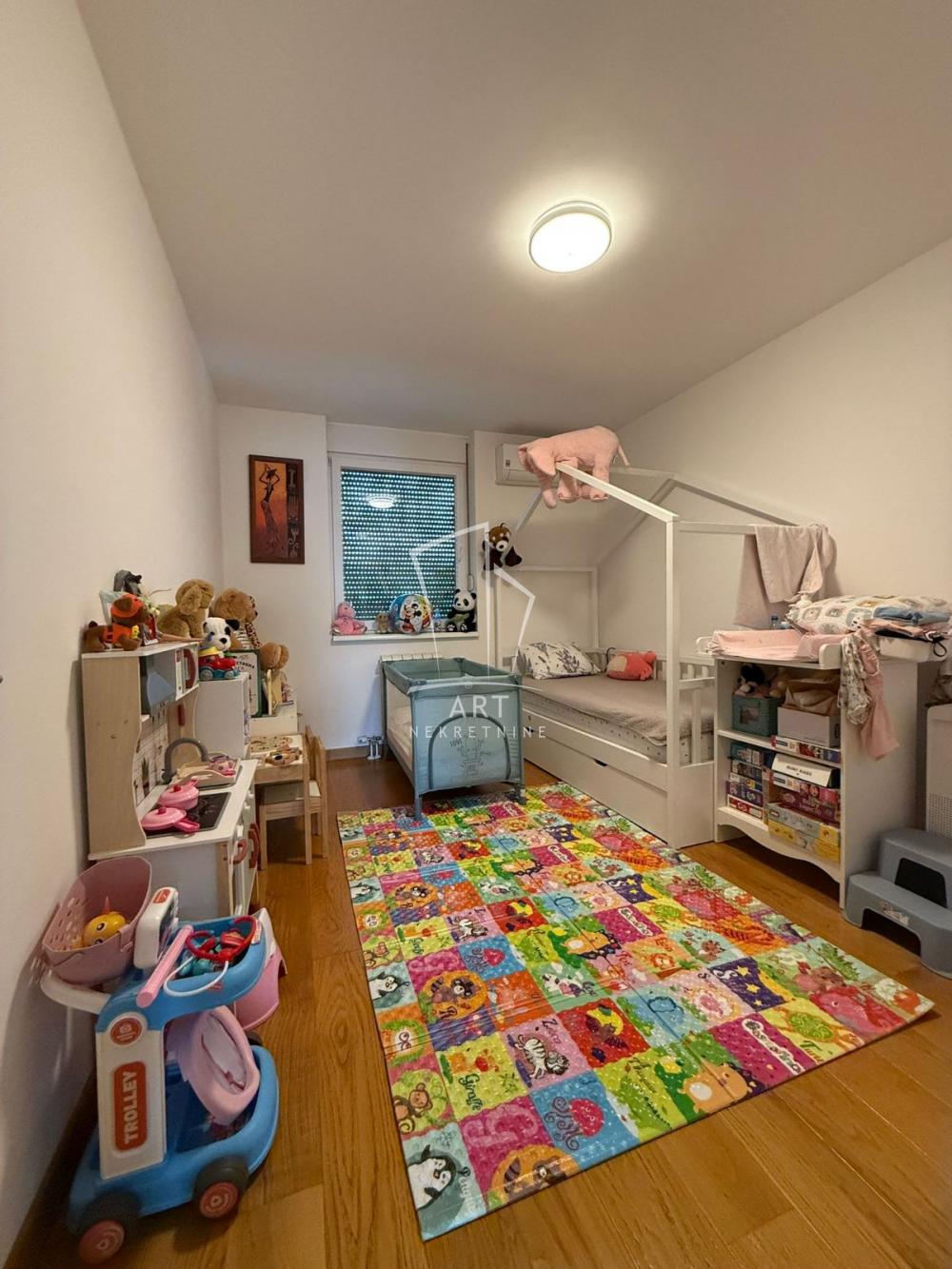 Stan na prodaju u Beogradu, Zemun, troiposoban, 98m2, cena 352800 evra