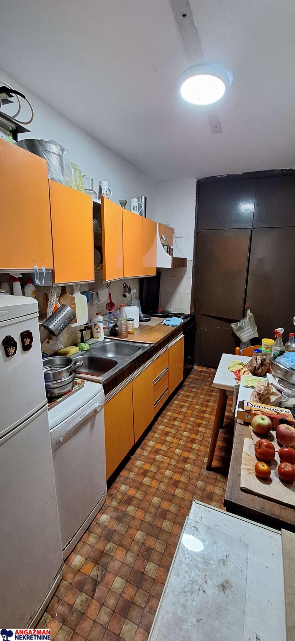 Stan na prodaju u Beogradu, Braće Jerković, dvoiposoban, 64m2, cena 162000 evra