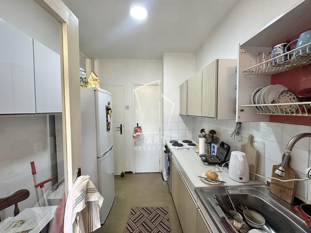 Stan na prodaju u Beogradu, Čukarica, trosoban, 83m2, cena 187000 evra