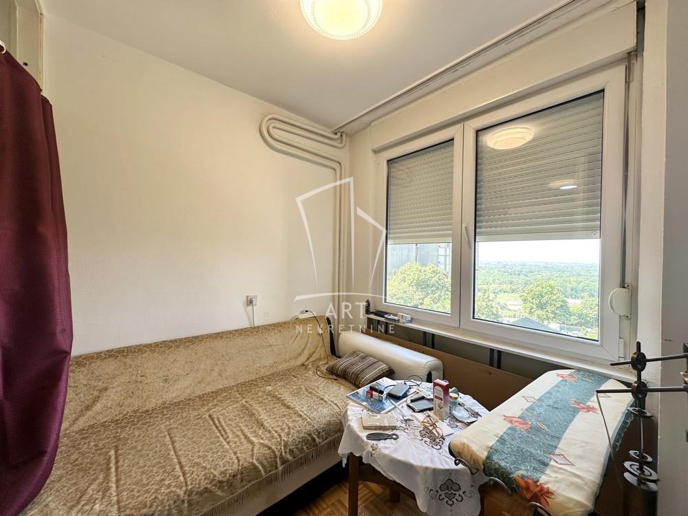 Stan na prodaju u Beogradu, Čukarica, trosoban, 83m2, cena 187000 evra