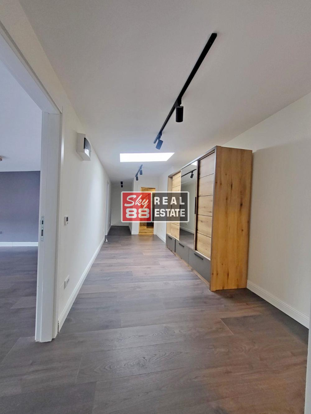 Stan na prodaju u Beogradu, Cvetkova pijaca, cetvorosoban, 150m2, cena 330000 evra