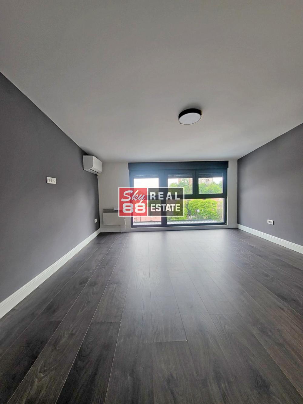 Stan na prodaju u Beogradu, Cvetkova pijaca, cetvorosoban, 150m2, cena 330000 evra