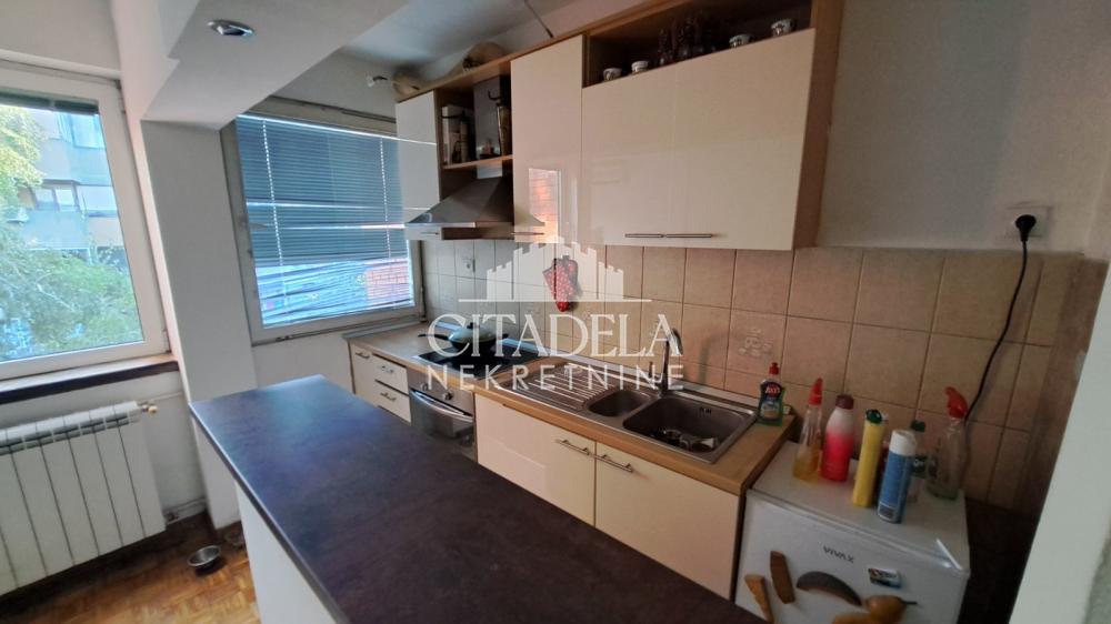 Stan na prodaju u Beogradu, Rakovica, troiposoban, 84m2, cena 195000 evra