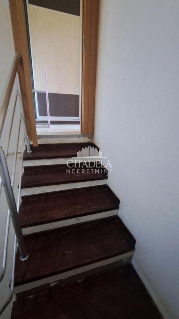 Stan na prodaju u Beogradu, Rakovica, troiposoban, 84m2, cena 195000 evra