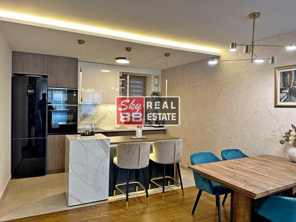 Stan na prodaju u Beogradu, Vračar, cetvorosoban, 110m2, cena 449000 evra