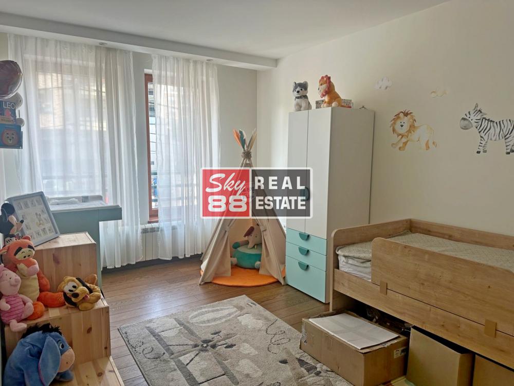 Stan na prodaju u Beogradu, Vračar, cetvorosoban, 110m2, cena 449000 evra