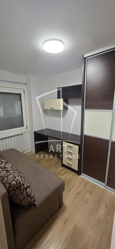 Stan na prodaju u Beogradu, Novi Beograd, dvoiposoban, 70m2, cena 285000 evra