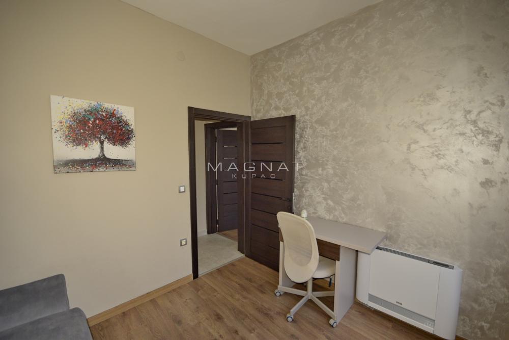 Stan na prodaju u Beogradu, Stari grad, cetvorosoban, 80m2, cena 272700 evra