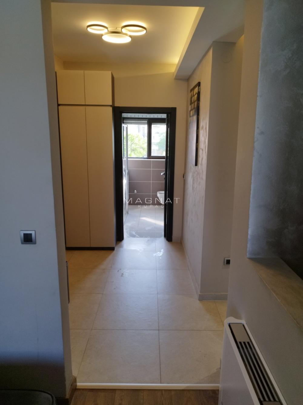 Stan na prodaju u Beogradu, Stari grad, cetvorosoban, 80m2, cena 272700 evra