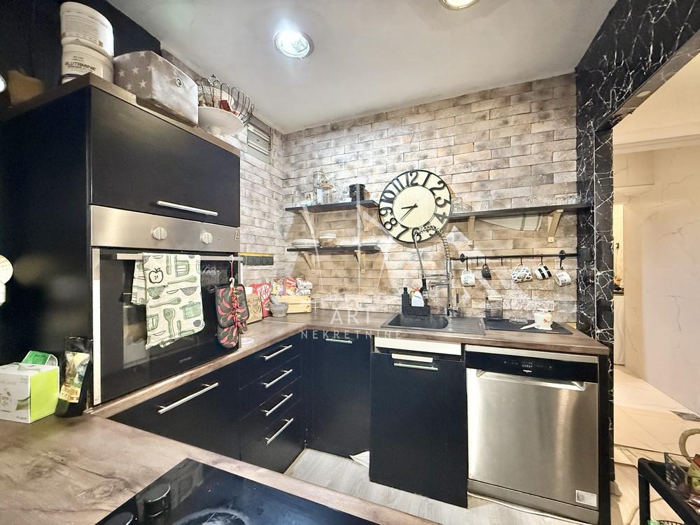Stan na prodaju u Beogradu, Đeram pijaca, trosoban, 87m2, cena 269900 evra