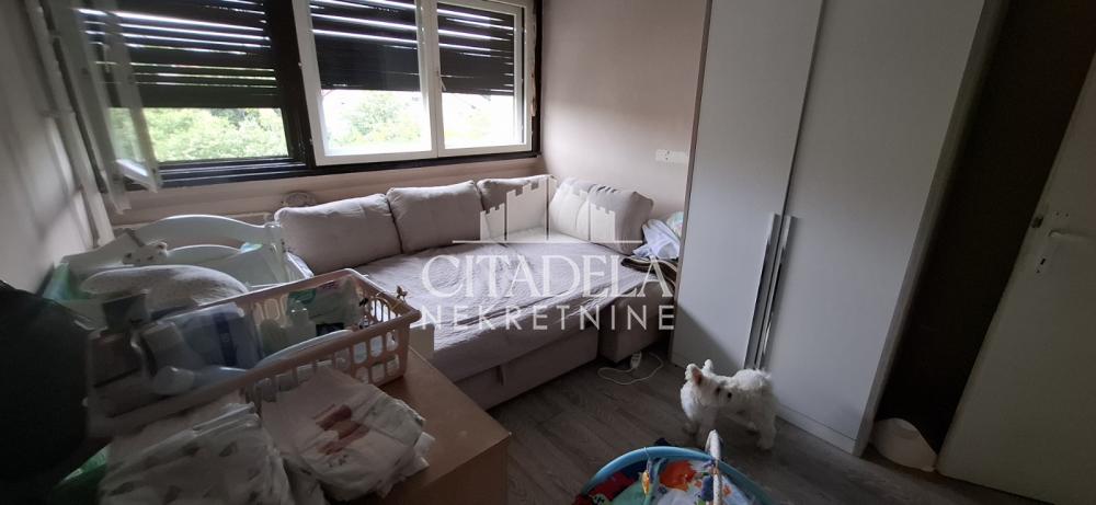 Stan na prodaju u Beogradu, Petlovo brdo, dvoiposoban, 54m2, cena 120000 evra