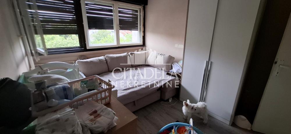 Stan na prodaju u Beogradu, Petlovo brdo, dvoiposoban, 54m2, cena 120000 evra