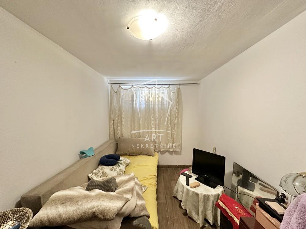 Stan na prodaju u Beogradu, Karaburma, dvoiposoban, 34m2, cena 120000 evra