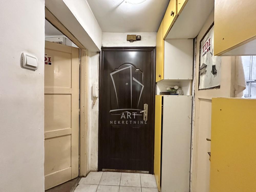 Stan na prodaju u Beogradu, Karaburma, dvoiposoban, 34m2, cena 120000 evra
