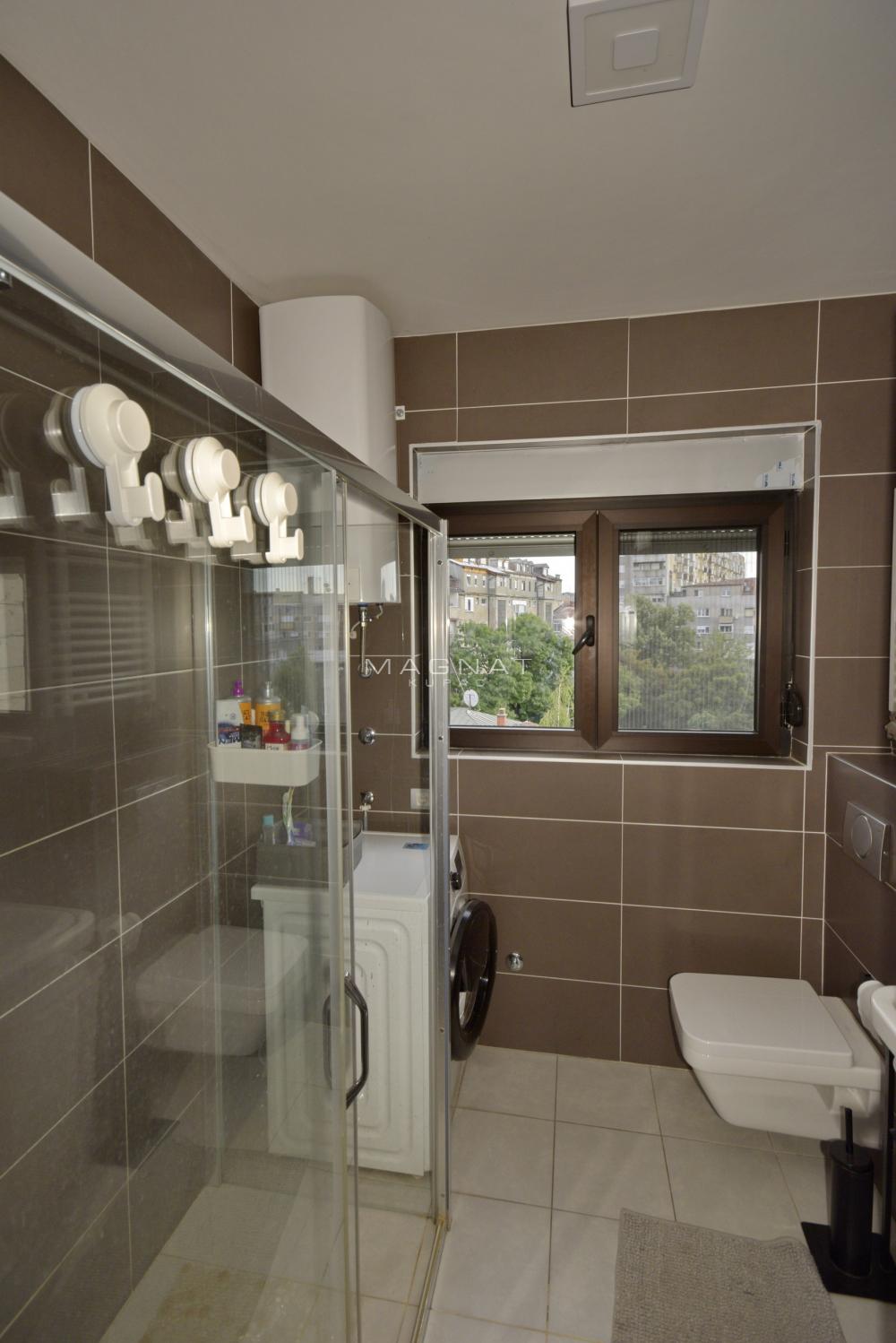 Stan na prodaju u Beogradu, Savski venac, cetvorosoban, 80m2, cena 272700 evra