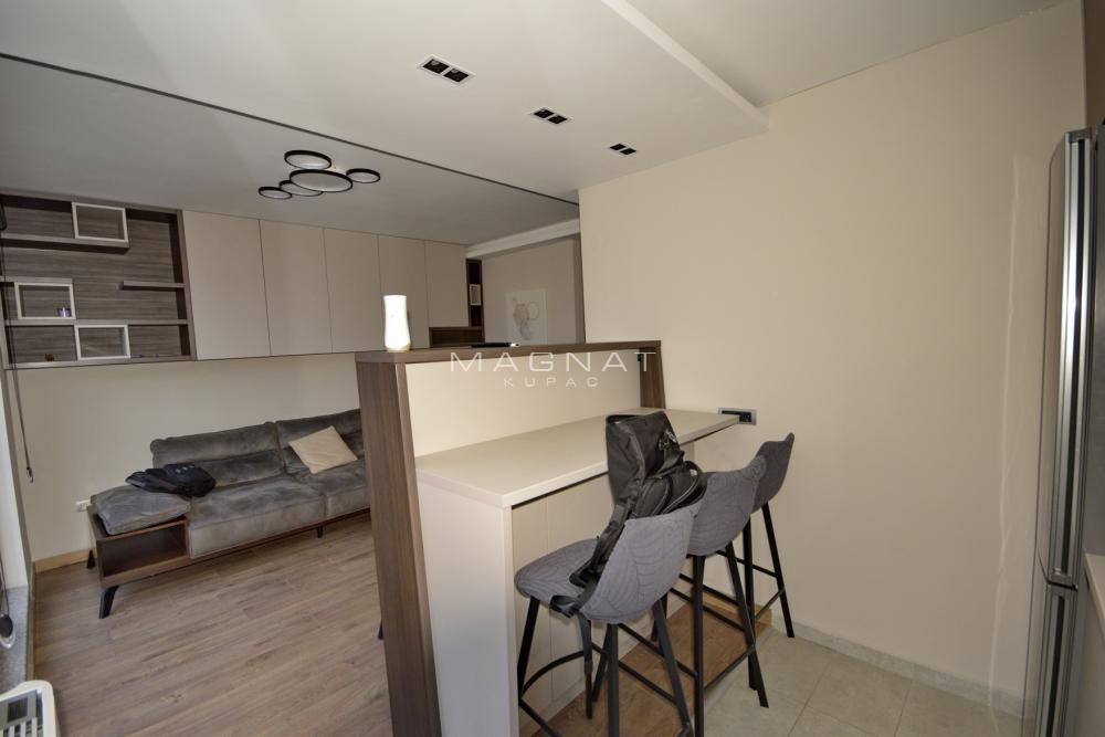 Stan na prodaju u Beogradu, Savski venac, cetvorosoban, 80m2, cena 272700 evra