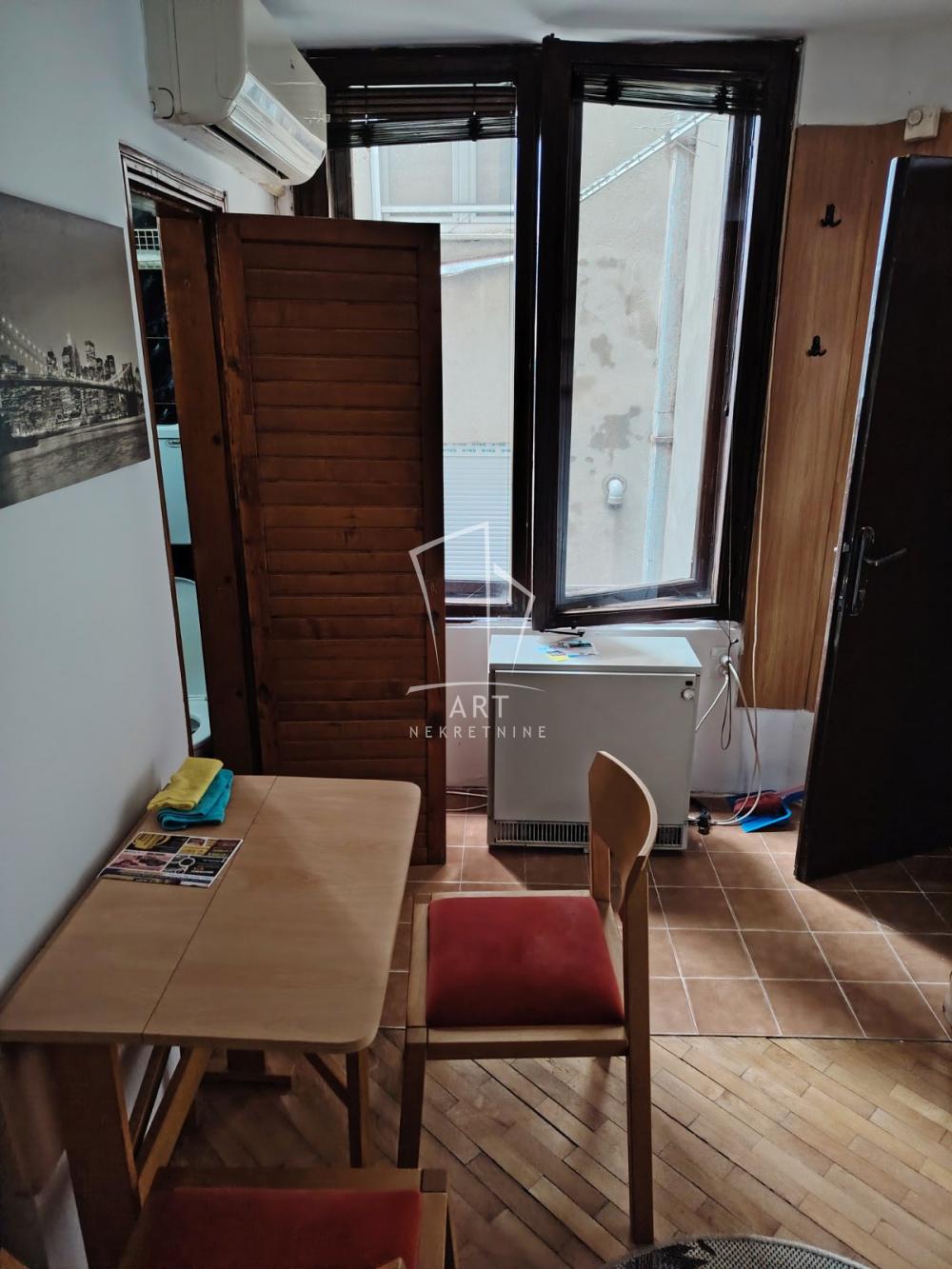 Stan na prodaju u Beogradu, Đeram pijaca, 19m2, cena 81000 evra