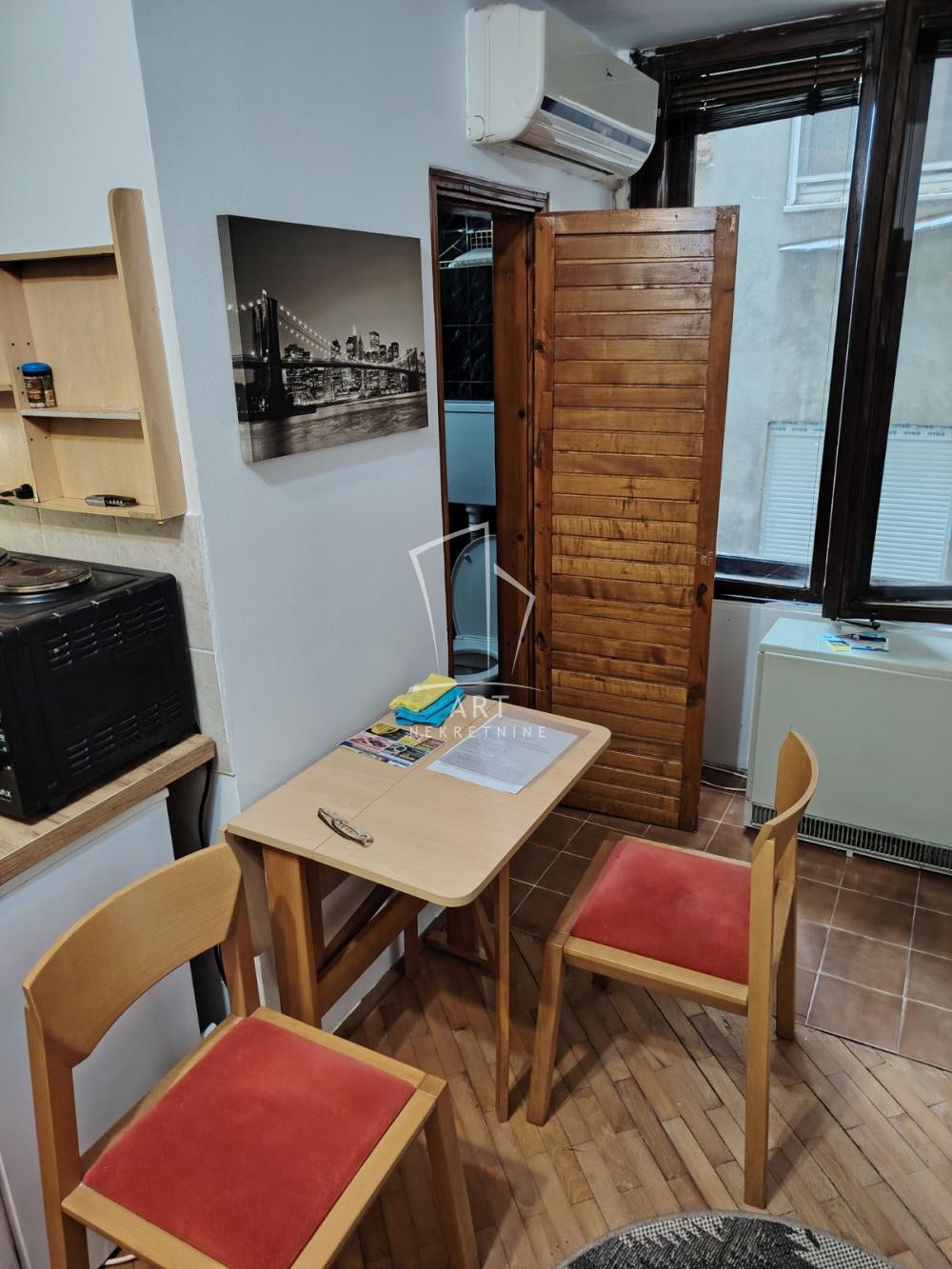 Stan na prodaju u Beogradu, Đeram pijaca, 19m2, cena 81000 evra