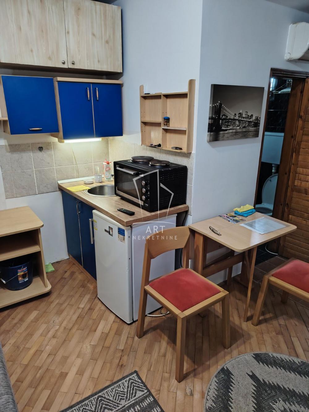 Stan na prodaju u Beogradu, Đeram pijaca, 19m2, cena 81000 evra