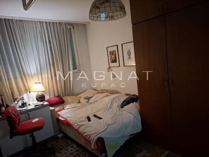 Stan na prodaju u Beogradu, Novi Beograd blok 28 (Potkovica), troiposoban, 83m2, cena 275000 evra