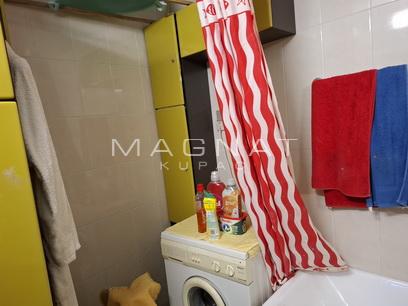 Stan na prodaju u Beogradu, Novi Beograd blok 28 (Potkovica), troiposoban, 83m2, cena 275000 evra