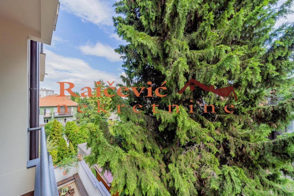Stan na prodaju u Beogradu, Voždovac, trosoban, 68m2, cena 239000 evra