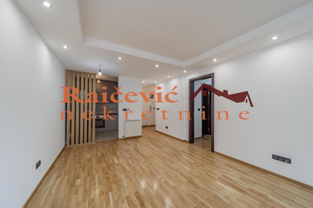 Stan na prodaju u Beogradu, Voždovac, trosoban, 68m2, cena 239000 evra