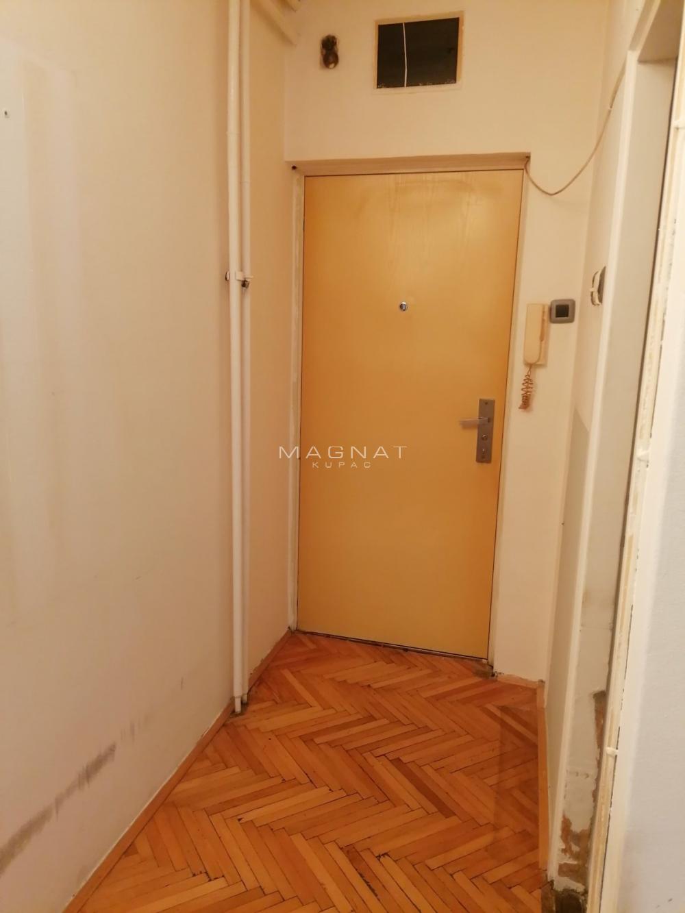 Stan na prodaju u Beogradu, Novi Beograd blok 11C (Stari Merkator), jednosoban, 36m2, cena 125000 evra