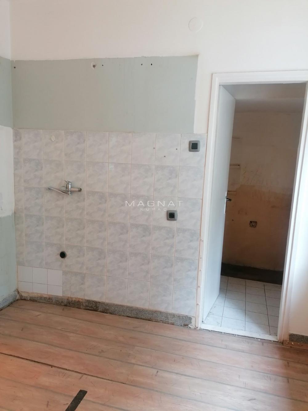 Stan na prodaju u Beogradu, Novi Beograd blok 11C (Stari Merkator), jednosoban, 36m2, cena 125000 evra