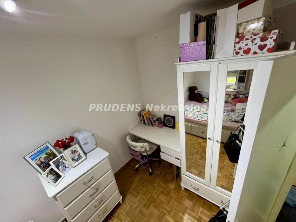 Stan na prodaju u Beogradu, Novi Beograd blok 62, cetvorosoban, 90m2, cena 280000 evra