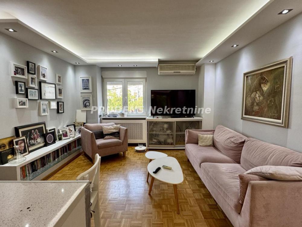 Stan na prodaju u Beogradu, Novi Beograd blok 62, cetvorosoban, 90m2, cena 280000 evra
