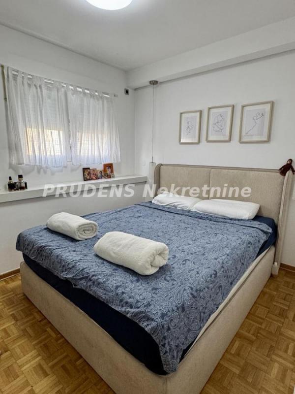 Stan na prodaju u Beogradu, Novi Beograd blok 62, cetvorosoban, 90m2, cena 280000 evra