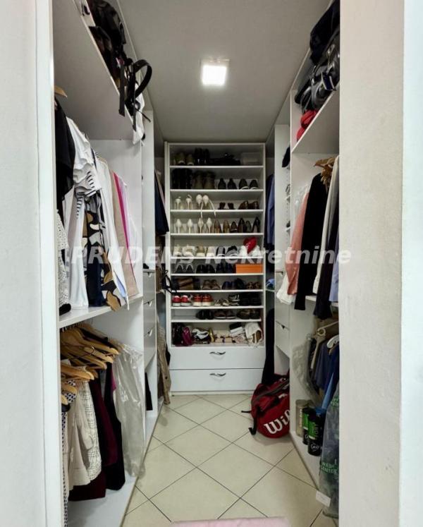 Stan na prodaju u Beogradu, Novi Beograd blok 62, cetvorosoban, 90m2, cena 280000 evra